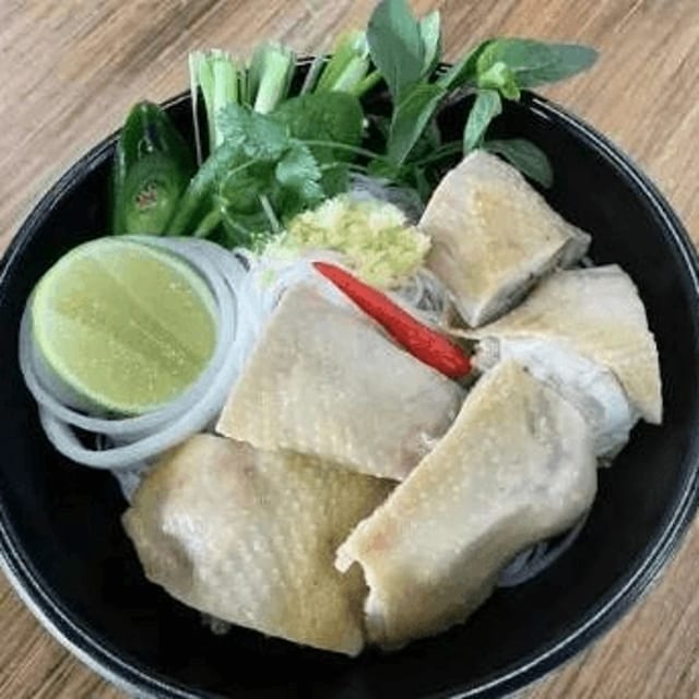 PG3 FREE RANGE CHICKEN PHỞ / Phở Gà Đi Bộ.