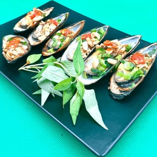A10 GRILLED GREEN MUSSEL (peanut contain) (6 pieces) / Chem Chép Nướng (có đậu phộng) (6 miếng)