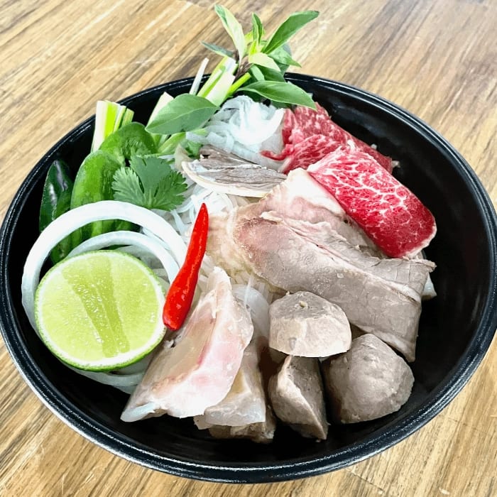 P1 SPECIAL COMBO PHỞ / Phở Đặc Biệt.