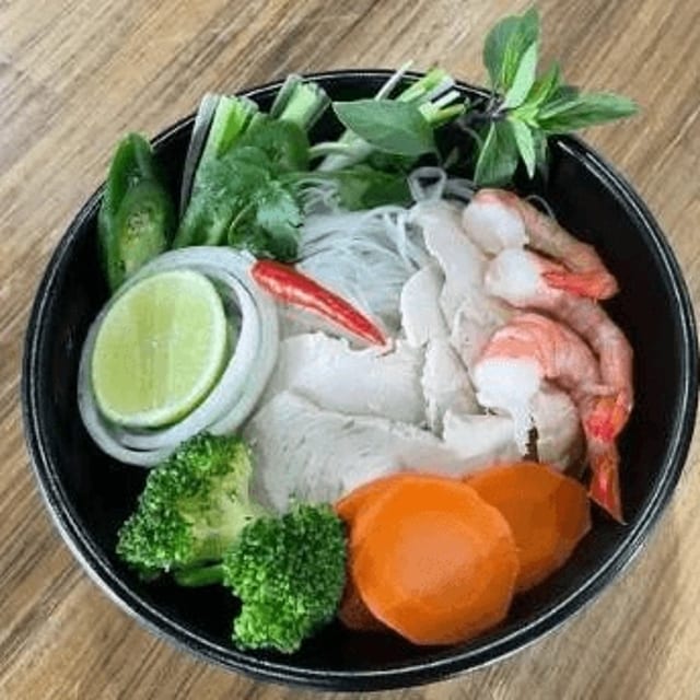 PG2 CHICKEN BREAST & SHRIMP / Phở Gà Và Tôm.