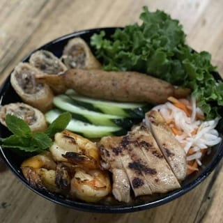 B2 Bún Tôm Gà Nướng Chả Giò/Grilled Chicken, Grilled Shrimp and Pork Egg Roll Vermicelli