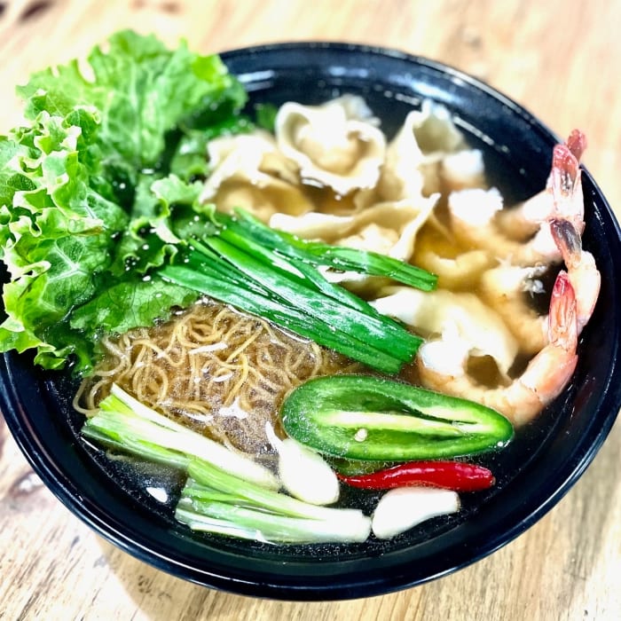 SP10 WONTON NOODLE SOUP / MÌ Hoành Thánh.