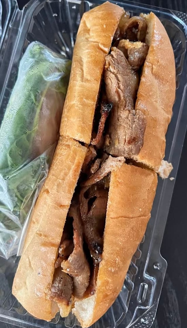 BM1 GRILLED PORK / Bánh Mì Heo Nướng.